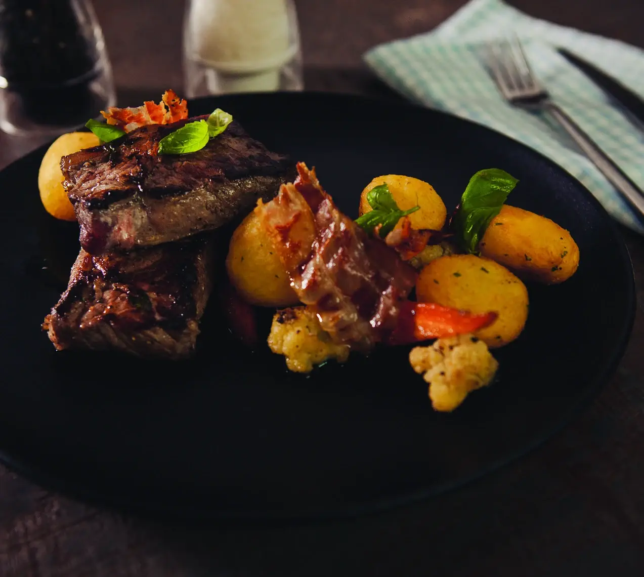 Roastbeef s hrustljavim krompirjem